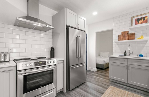 Courier City - Oscawana Apartment | NEW Soho Sanctuary - Gorgeous Apartment Steps to S Howard Ave With Fenced Yard