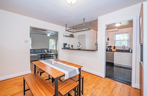 Berwyn House | NEW Spacious 5-bedroom house in College Park near UMD!