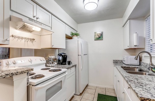 West San Antonio House | NEW! Spacious BMT-Friendly Home Near Lackland AFB