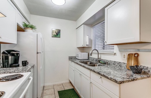 West San Antonio House | NEW! Spacious BMT-Friendly Home Near Lackland AFB