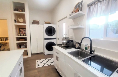 Sherman Oaks Cottage | NEW! Spiral Pine Retreat, your Los Angeles getaway!