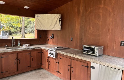 Floyd House | New! Stone Haven Cottage by Buffalo Mountain Getaway