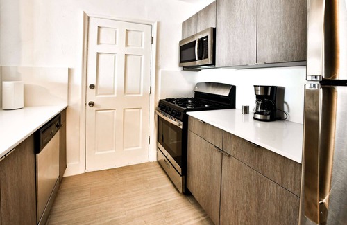 The Roads Condo | ✨New Studio plus Free Parking fee