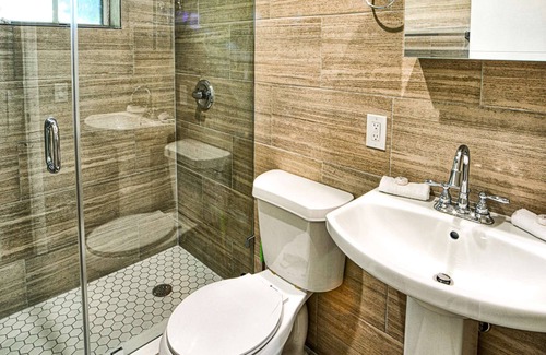 The Roads Condo | ✨New Studio plus Free Parking fee