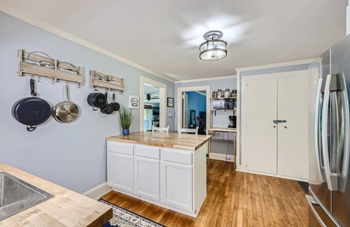 Terrell House | New to VRBO! Charming lakefront cottage with great views!