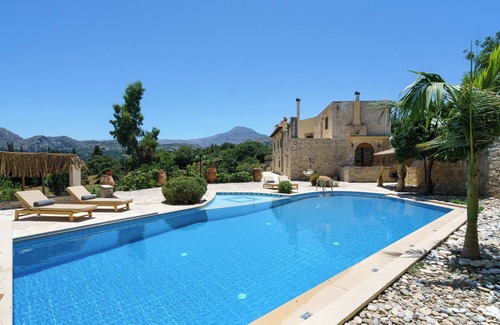 Zouridi Villa | New Traditional Villa with Private Pool & 3 Apartments near Rethymno Town