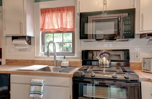 Knoxville Cottage | NEW! Trailhead Cottage - 7 Minutes to Downtown