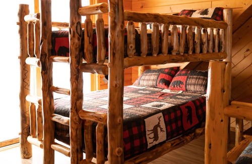 Deerwood Cabin | *New* Tranquil Log Home on Wilson Lake