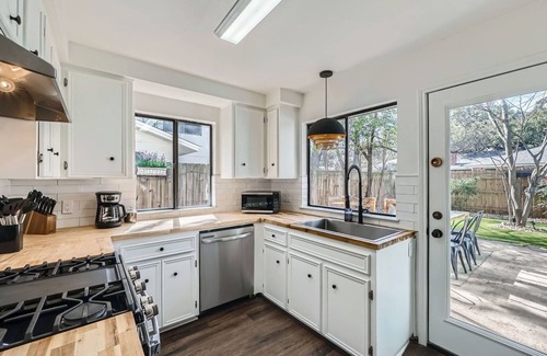 Waters Park House | New Two Unit Property in North Austin I Sleep 14