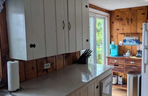 West Dennis Cottage | New updates! Relaxing cottage, Walk to Beach 10 min. to South Village Beach 🏖️