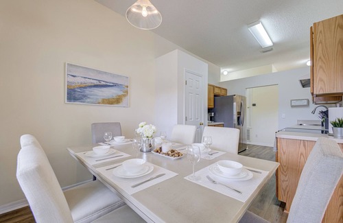 West Melbourne House | NEW! Upscale Lakeview 3-bedroom home, Pool, FastWiFi, Washer & Dryer, near Beach