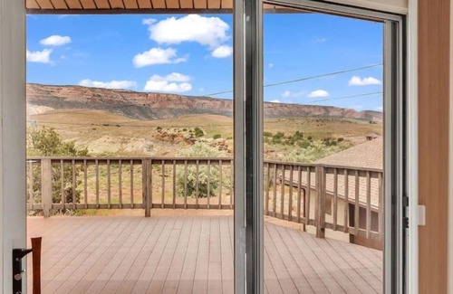 Redlands House | NEW! Views, Hot Tub & Trails