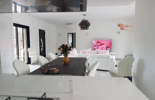 Santa Giulia Villa | New villa 08 people of high standing large private heated pool