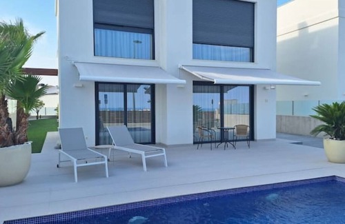 Hoya de los Patos Villa | New villa with panoramic sea and mountain views