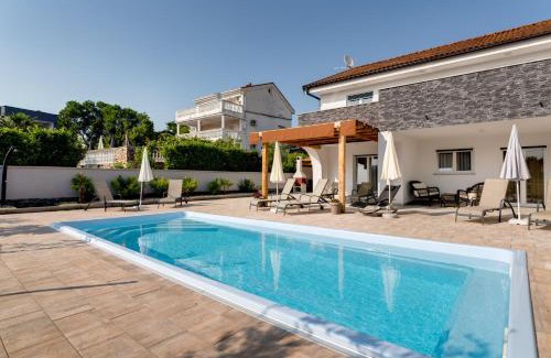Pinezici Villa | New villa with pool, 600 m from the beach - by TRAVELER tourist agency Krk ID 2164