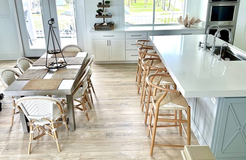 Port O Connor House | NEW Waterfront Luxury House, Boat Lift, Fishing Dock, Swimming Pool, Great Views