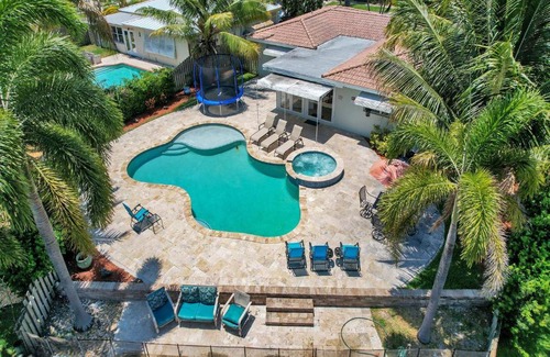 Garden Isles Villa | NEW Waterfront Oasis - Pool – Jacuzzi - 10 Min to Beach!