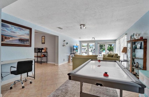 Garden Isles Villa | NEW Waterfront Oasis - Pool – Jacuzzi - 10 Min to Beach!