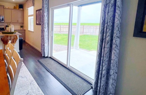 Windsor House | Newer build with 4 bedrooms, large backyard and beautiful mountain views.