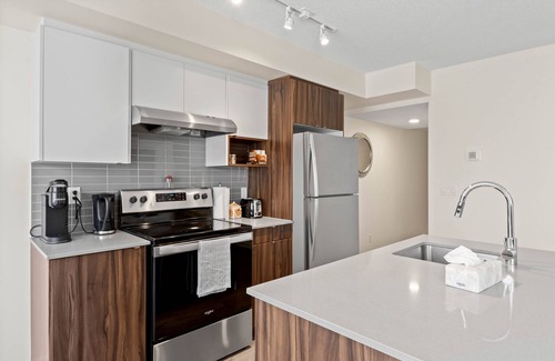 Aldershot House | Newly Built Home ~ Burlington ~ Comfort ~ Cozy