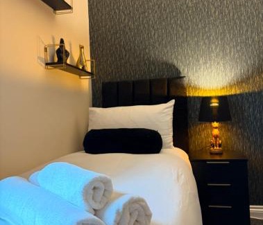 Colchester Apartment | Newly decorated Cozy home!