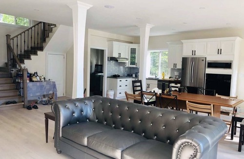 Seguin Cottage | Newly designed beautiful cottage by the water on Parry Sound