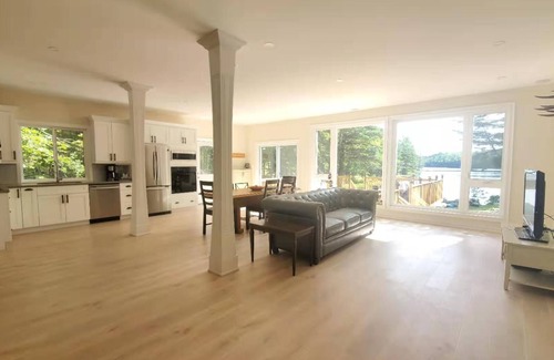 Seguin Cottage | Newly designed beautiful cottage by the water on Parry Sound