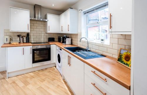 Eccles Apartment | Newly Furnished Cosy 3 bed 20mins from City Center