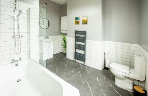 Eccles Apartment | Newly Furnished Cosy 3 bed 20mins from City Center