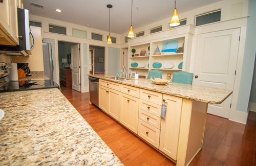 Habersham Apartment | Newly Listed - Spacious Condo with Private Balcony