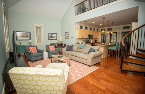 Habersham Apartment | Newly Listed - Spacious Condo with Private Balcony