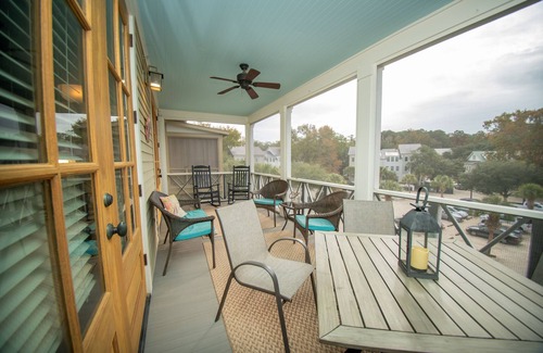 Habersham Apartment | Newly Listed - Spacious Condo with Private Balcony