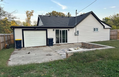 Kansas City House | Newly remodeled 3-bedroom, 2 bath house in Kansas City near Chiefs Stadium