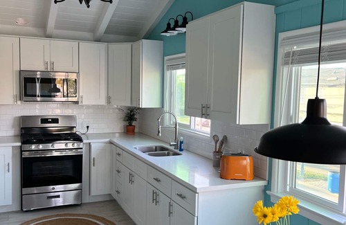 Peninsula Apartment | Newly remodeled beach cottage steps to the sand with Ocean view. New everything!