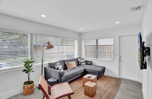 North Andrews Gardens House | Newly Remodeled Home with Backyard BBQ, FL
