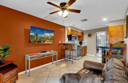 Peter Howell Cottage | Newly Remodeled Quaint and Cozy Casita- Fully Remodeled in Central Tucson!