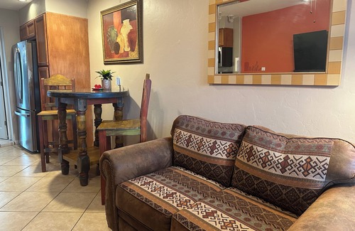 Peter Howell Cottage | Newly Remodeled Quaint and Cozy Casita- Fully Remodeled in Central Tucson!
