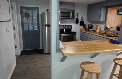 Port Clinton Cabin | Newly remolded Lodge close to public boat ramps , beach and fishing charters.