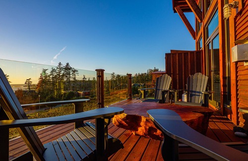 Ucluelet Condo | Newly Renovated 2 Bedroom Condo in The Ridge Ucluelet