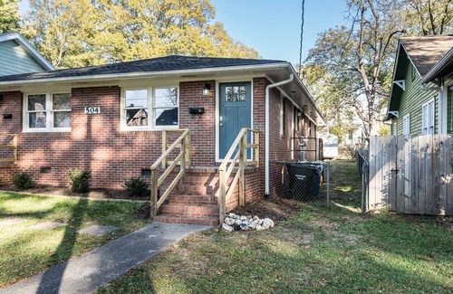 East Durham House | Newly Renovated 2BR near Downtown/Duke/NCCU/DPAC! Long Term Stays Welcome!