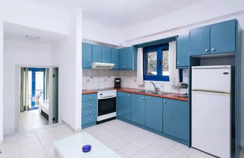 Lentas Apartment | Newly renovated apartment right on the beach in Lentas