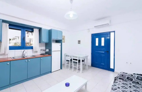 Lentas Apartment | Newly renovated apartment right on the beach in Lentas