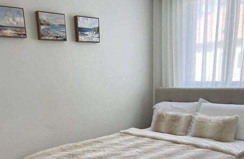 Bondi Junction Apartment | Newly Renovated Luxurious Apartment