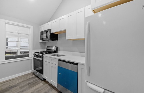 Alton Cottage | Newly Renovated Cottage 3 on Main Street Alton Bay!