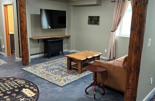 Historic Livingston Apartment | Newly renovated, cozy downtown studio suite