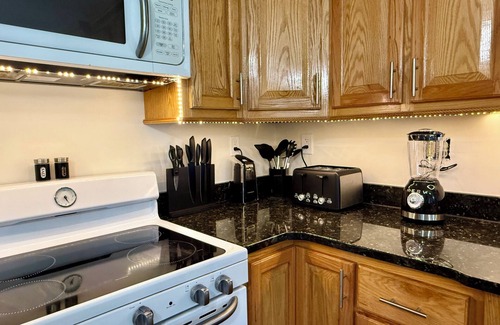 Cross House | Newly renovated lakefront 4-bedroom house in Cross with dock sleeps 10