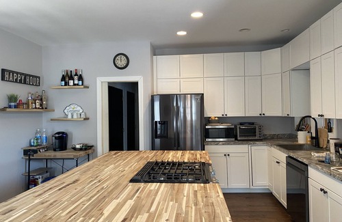 Banner Elk Ski Chalet | Newly Renovated Mtn Retreat in Elk River Community- 5 mins to downtown BannerElk