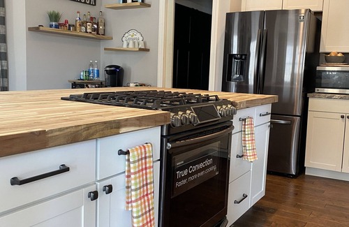 Banner Elk Ski Chalet | Newly Renovated Mtn Retreat in Elk River Community- 5 mins to downtown BannerElk