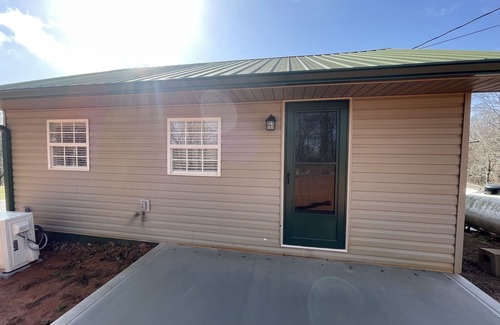 Albany Cabin | Newly renovated near Rowena, Grider and Wolf Creek Dam