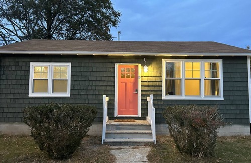 Villas Cottage | Newly renovated cottage less than two blocks from the beach